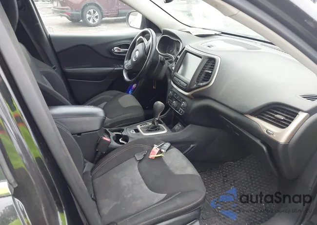 1C4PJLCB5EW126840: 43899706