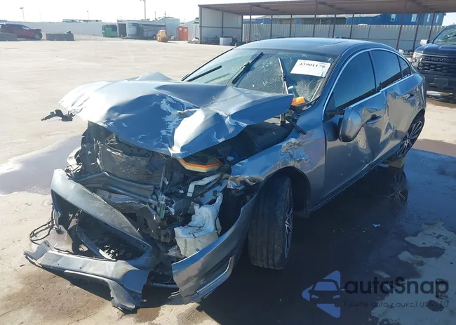 LYV402HKXHB195557: 43901178