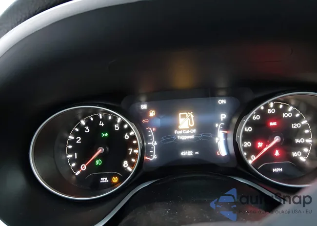 3C4NJDBB5JT192514: 43901318