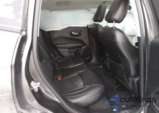 3C4NJDBB5JT192514: 43901318