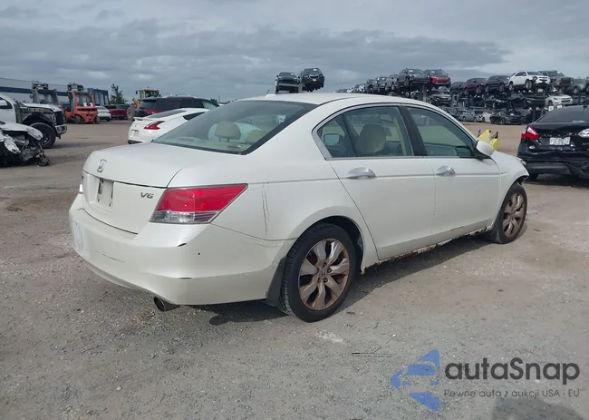 1HGCP3F83AA011112: 43901321