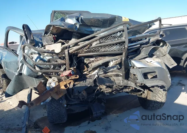 1GCHK33DX7F190832: 43900740