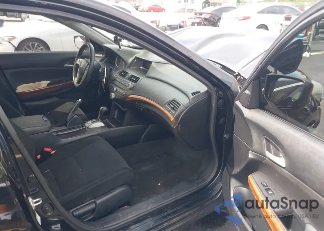 1HGCP2F74CA069685: 43901903