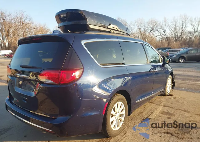 2C4RC1BG2HR576138: 43902303