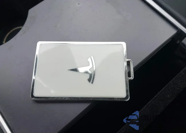 5YJ3E1EB9MF974985: 43901455