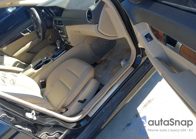 WDDGF4HB4DR264775: 43903273