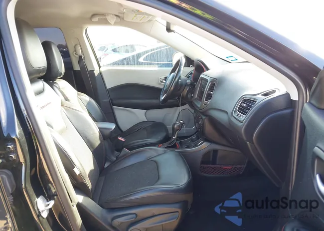 3C4NJDDB9KT595135: 43902518