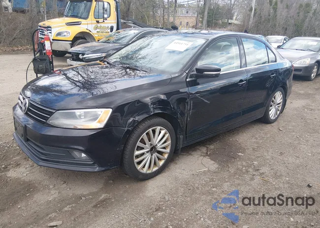 3VWD17AJ2FM305033: 44911751
