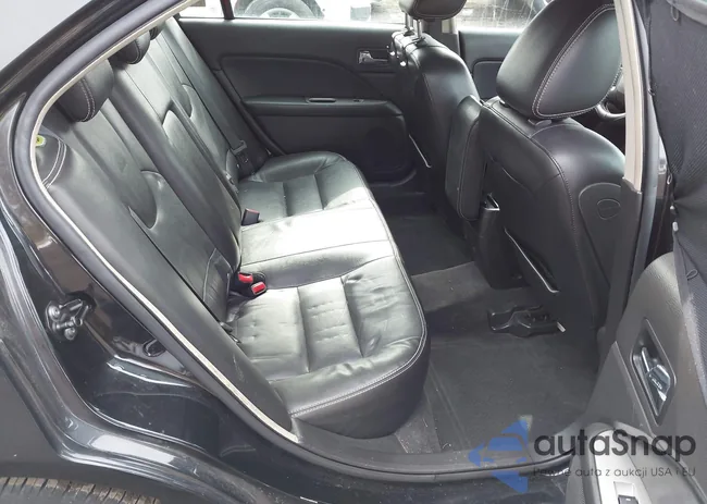 3FAHP0JA8AR122585: 44503861