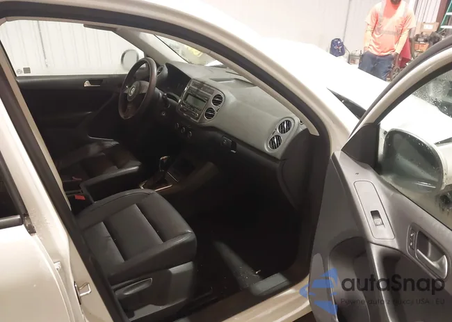 WVGAV7AX7CW546561: 44504141