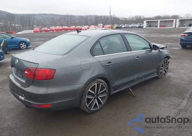 3VW4A7AJ4DM208705: 44504220