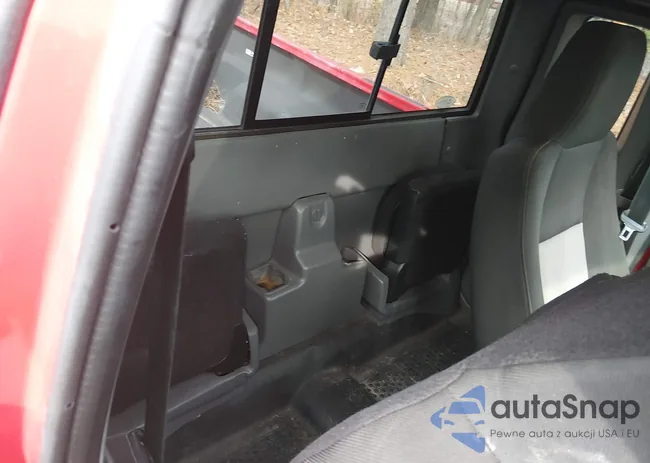 1FTYR44U64PB20427: 44504859