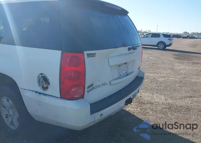 1GKS1KE02BR386031: 44504420