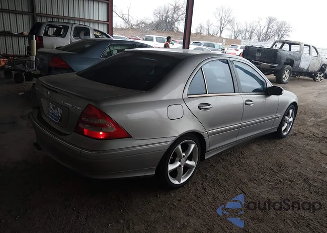 WDBRF40J04A581570: 44505933