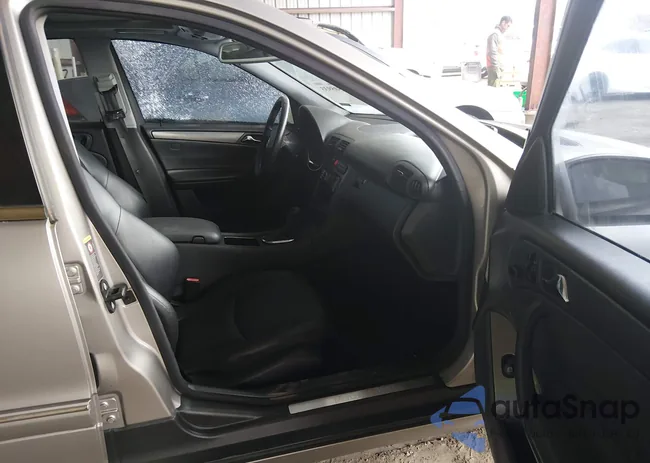 WDBRF40J04A581570: 44505933