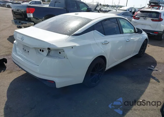 1N4BL4BV8KC130213: 44505254