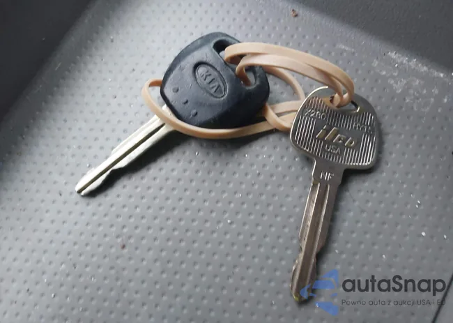 KNDMB233886232352: 44506875