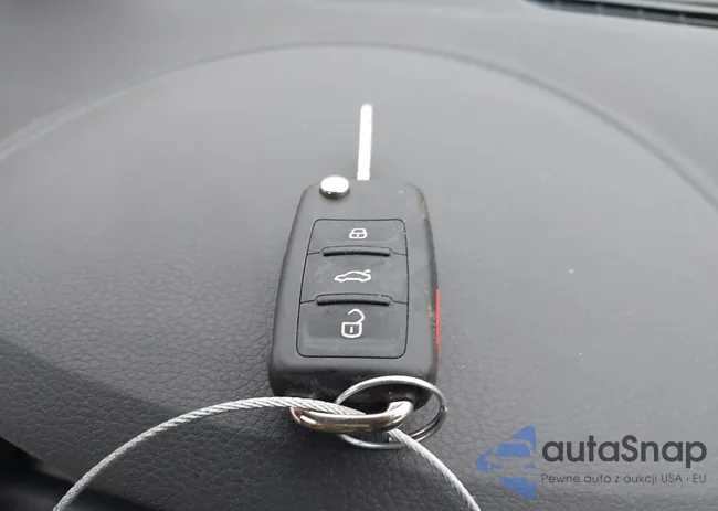 WVGBV7AX9CW564273: 44507779