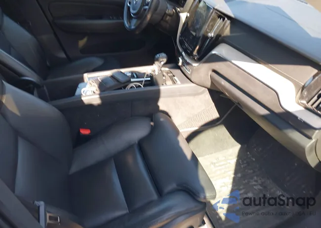 LYVA22RL7JB083132: 44507918