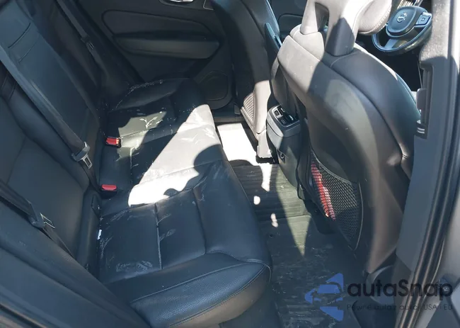 LYVA22RL7JB083132: 44507918