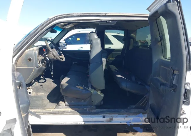 2GCEC19V311228016: 44508158