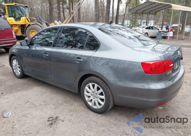 3VWD17AJ3EM360346: 44510824