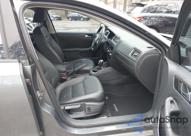 3VWD17AJ3EM360346: 44510824