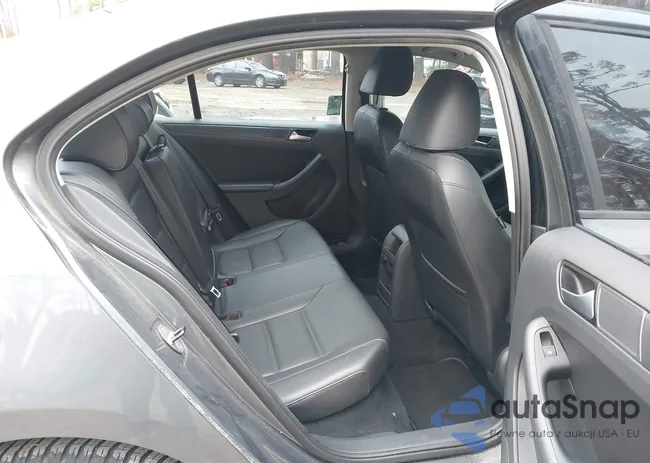 3VWD17AJ3EM360346: 44510824