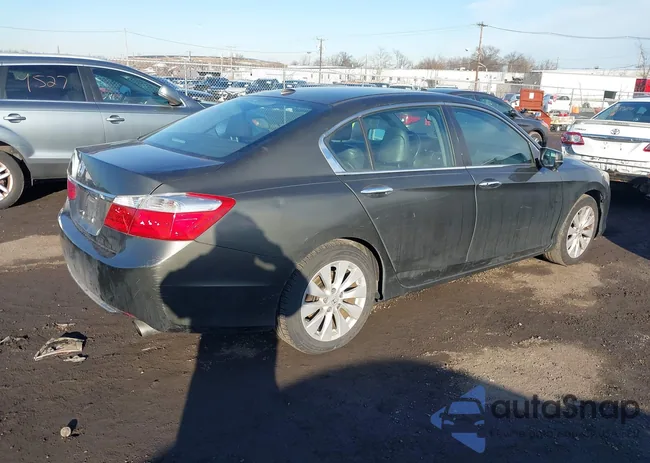 1HGCR2F84DA151243: 44511052