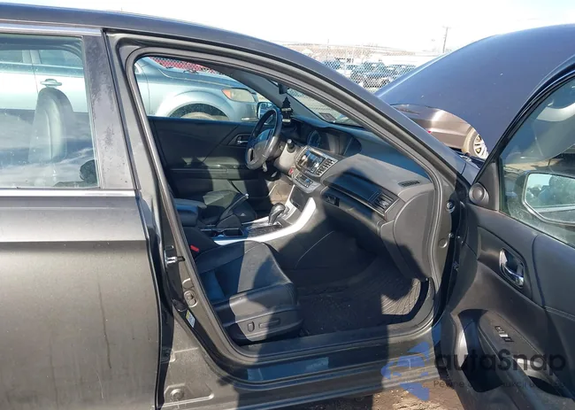 1HGCR2F84DA151243: 44511052