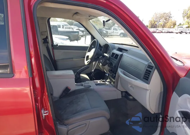 1J8GN28K08W247053: 44511359