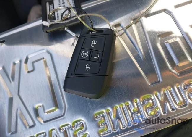 3VWEM7BU5RM034137: 44512370