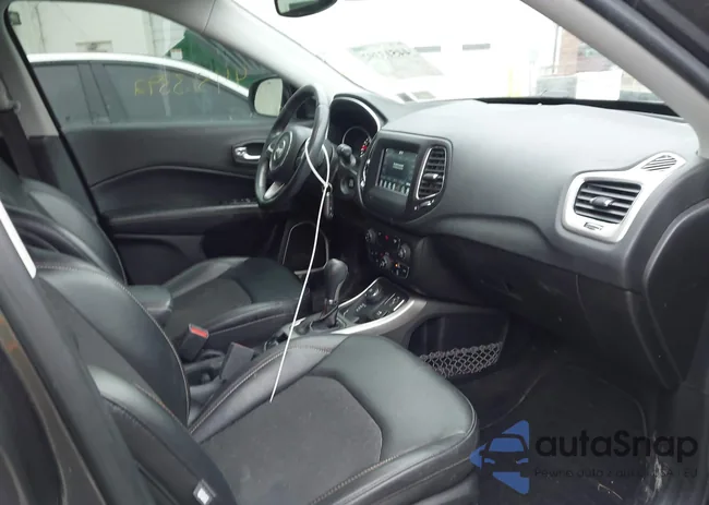 3C4NJDBB4KT594008: 44513392