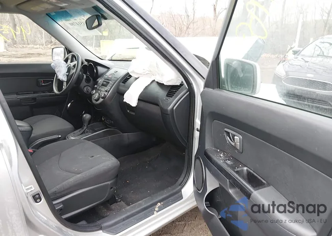 KNDJT2A26B7300577: 44514780