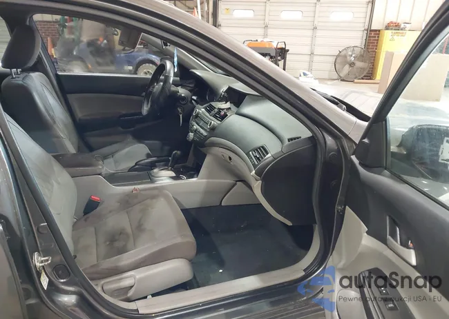 1HGCP2F41CA201856: 44515028