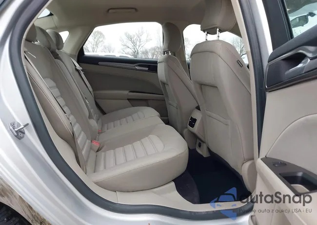 3FA6P0HD9HR270147: 44514443