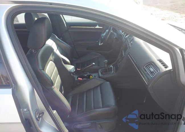 3VW547AU8GM054090: 44515300