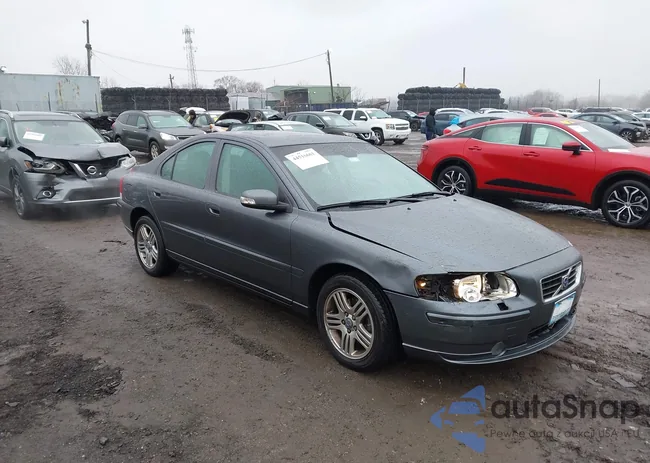 YV1RS592282696681: 44516661