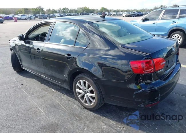 3VWDX7AJ3CM108415: 44516446