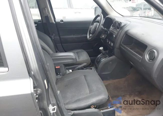 1C4NJRBBXED605696: 44517747