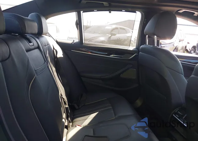 WBAJE5C54JWA97700: 44518077