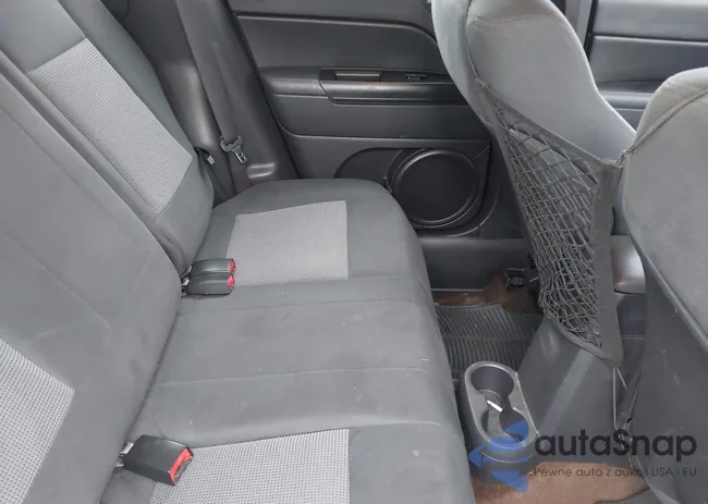 1C4NJPFB8DD238309: 44518151