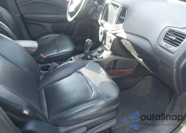 3C4NJDDB1KT811236: 44518336