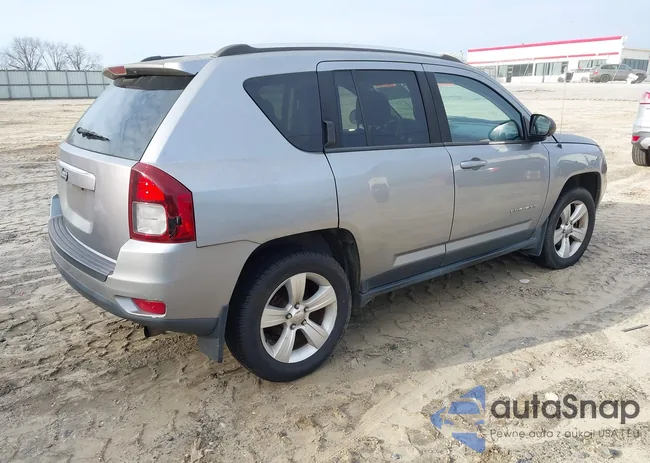 1C4NJDBB3ED841352: 44519695