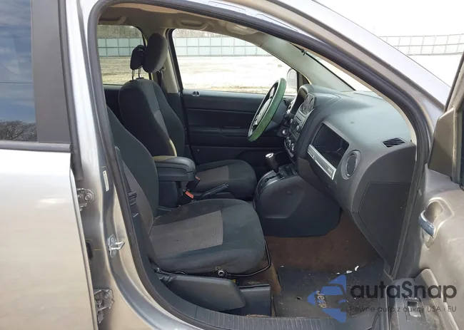 1C4NJDBB3ED841352: 44519695