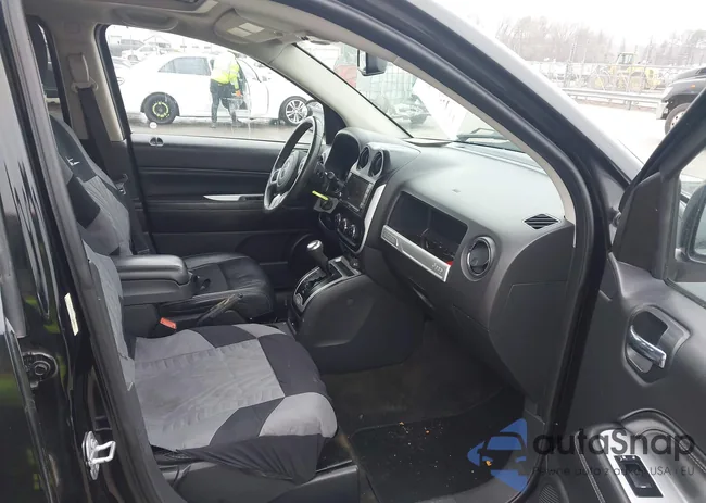 1C4NJDEB8GD725983: 44520141