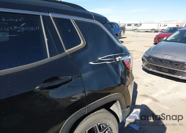 3C4NJDCN2ST576583: 44519479