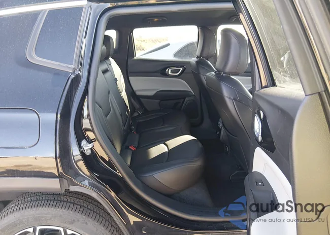 3C4NJDCN2ST576583: 44519479