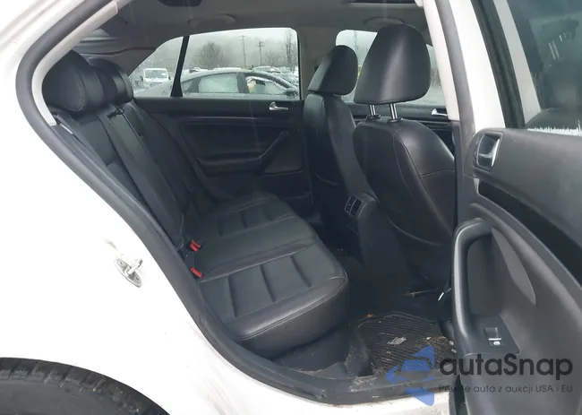 3VWRL7AJ8AM014366: 44519605