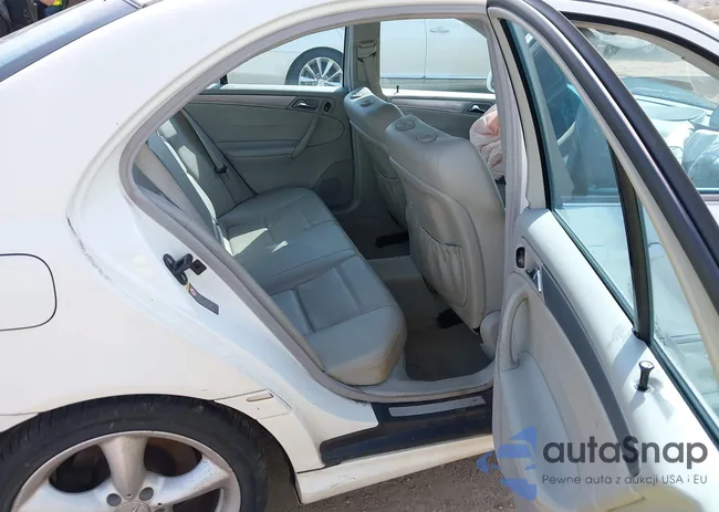 WDBRF40J65F561814: 44520791